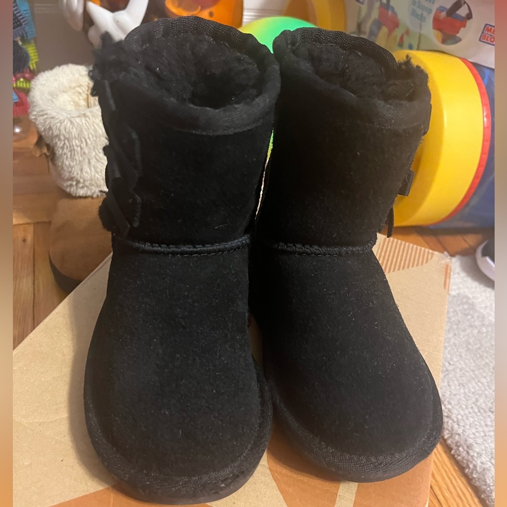 Toddler/Baby Girls Koolaburra UGGS Size 7 - T Victoria Short Boot